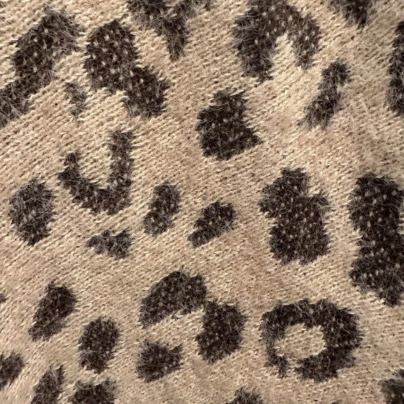 Anthropologie Leopard print cardigan sweater from. One size. Excellent Condition - Picture 9 of 11
